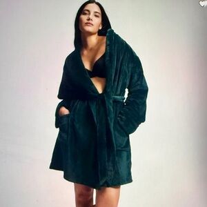 Soma Plush Short Robe * COLOR: GREEN JOLIE * NWT * L/XL
